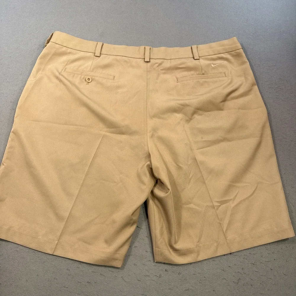 Nike Golf SHORTS MENS 42 Tan Flat Front  Dri-FIT